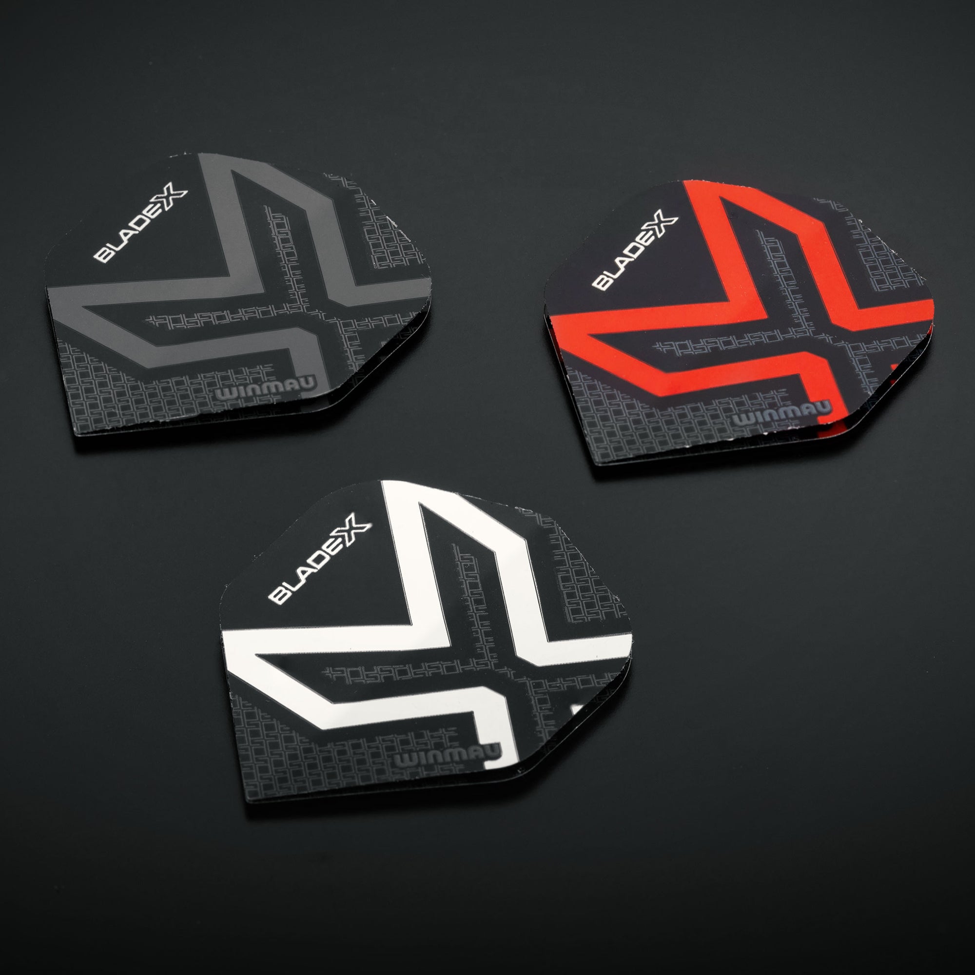 winmau-blade-x-ailettes-prism-delta-noir-m-tallique-et-argent image 7